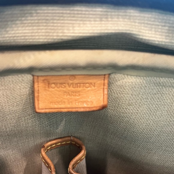 Authentic Louis Vuitton Deauville Brown and Tan Monogram Bag with Dust bag - Picture 5 of 11